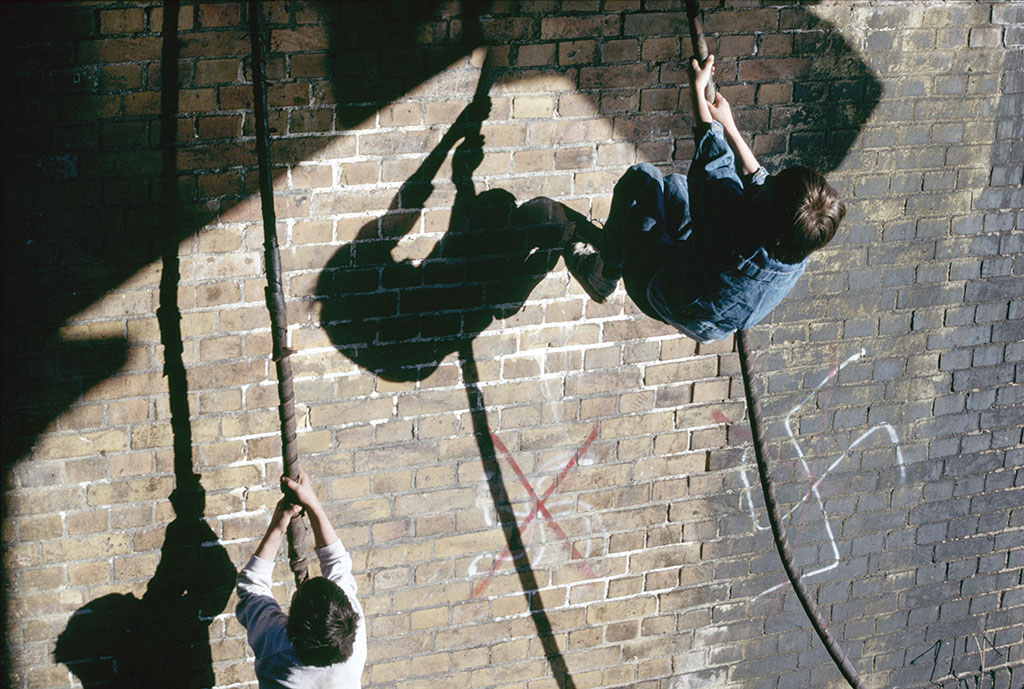 Kinder an der Wiener Brücke