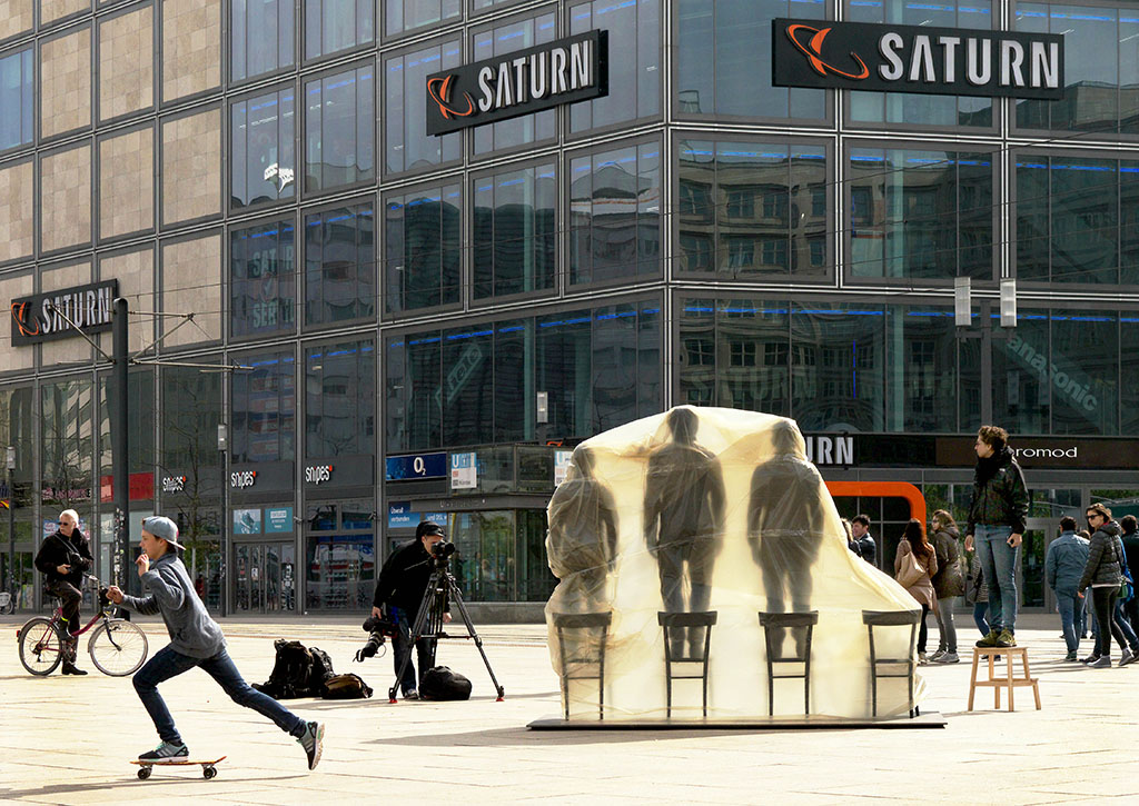 Performance auf dem Alexanderplatz